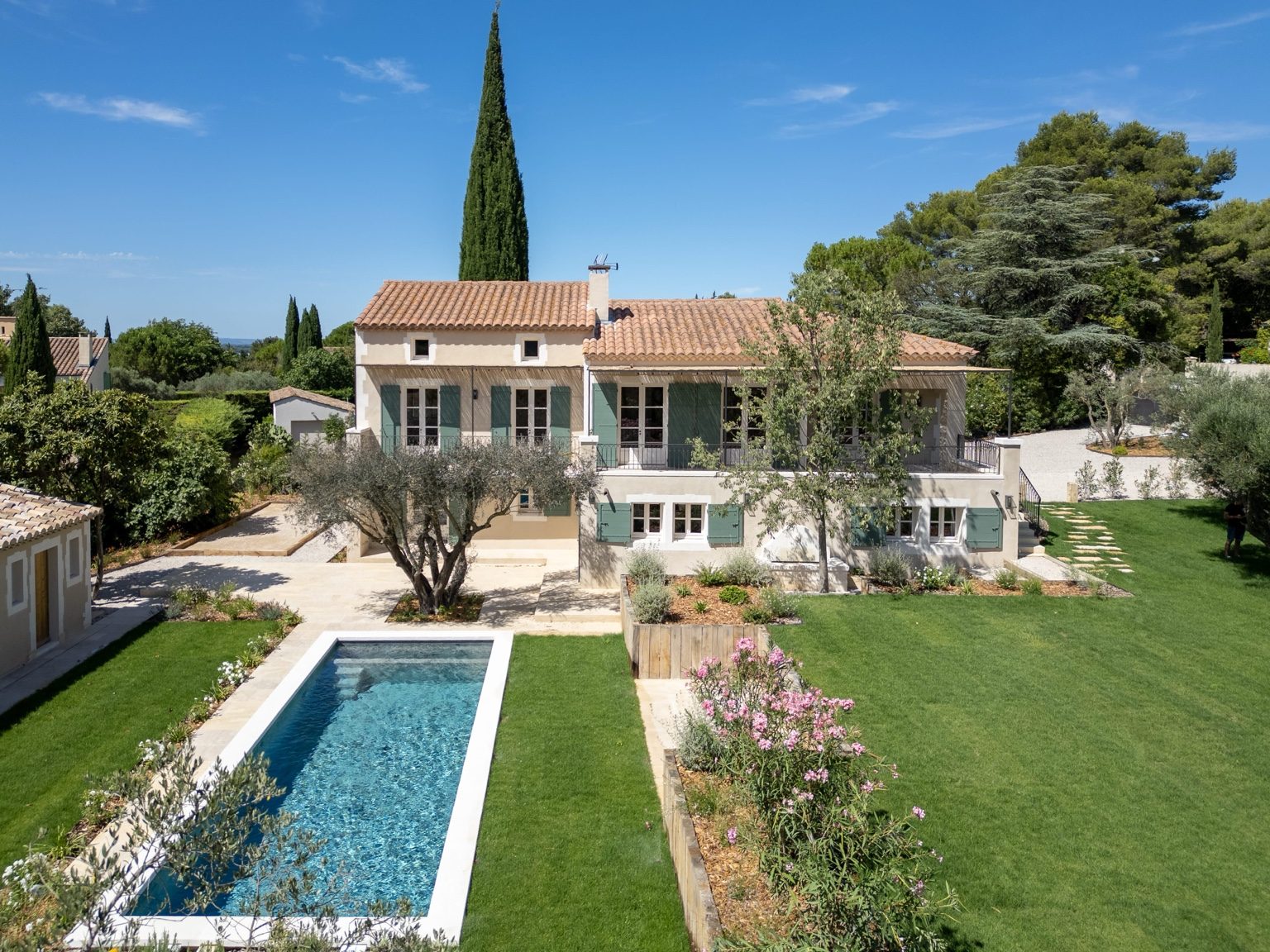 Photographe de biens dexception – propriete avec piscine en Provence