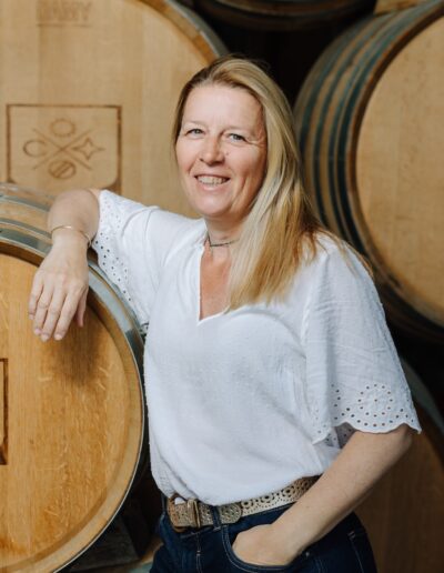 reportage photo domaine viticole portrait vigneronne barriques provence