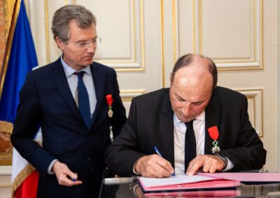 signature livre or remise legion honneur avignon